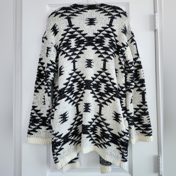 Vanilla Bay Aztec design fuzzy sweater duster size Small - Picture 2 of 4